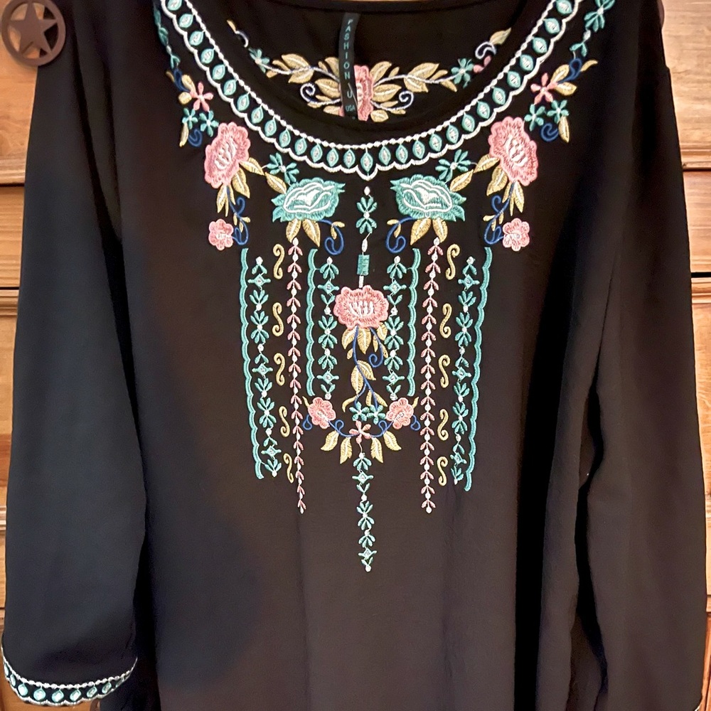 Fashion U Embroidered Tunic or Dress Size XL. Seems oversized.